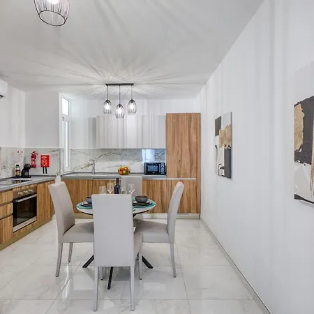 Modern In Paceville Apartment